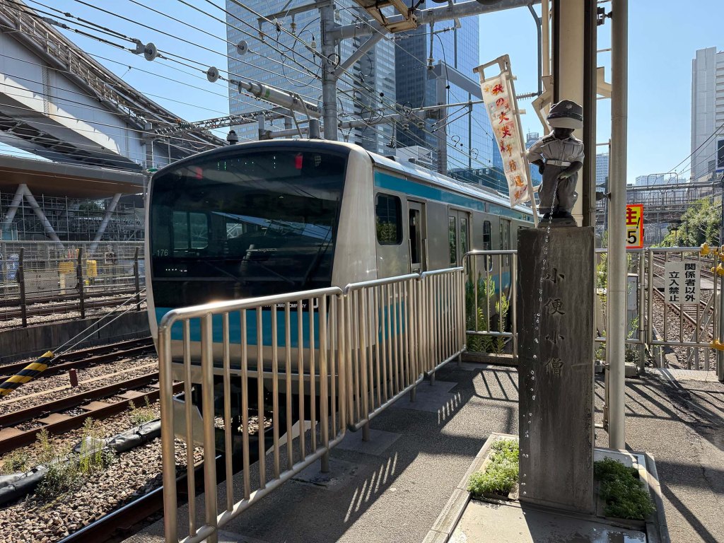 The piss boy at Hamamatsucho Station